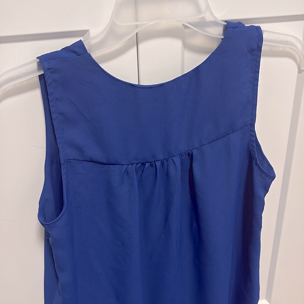 NWT [Vince Camuto] Tiered High Low V-Neck Blouse Twilight Blue Women's Size XXS - Picture 6 of 11